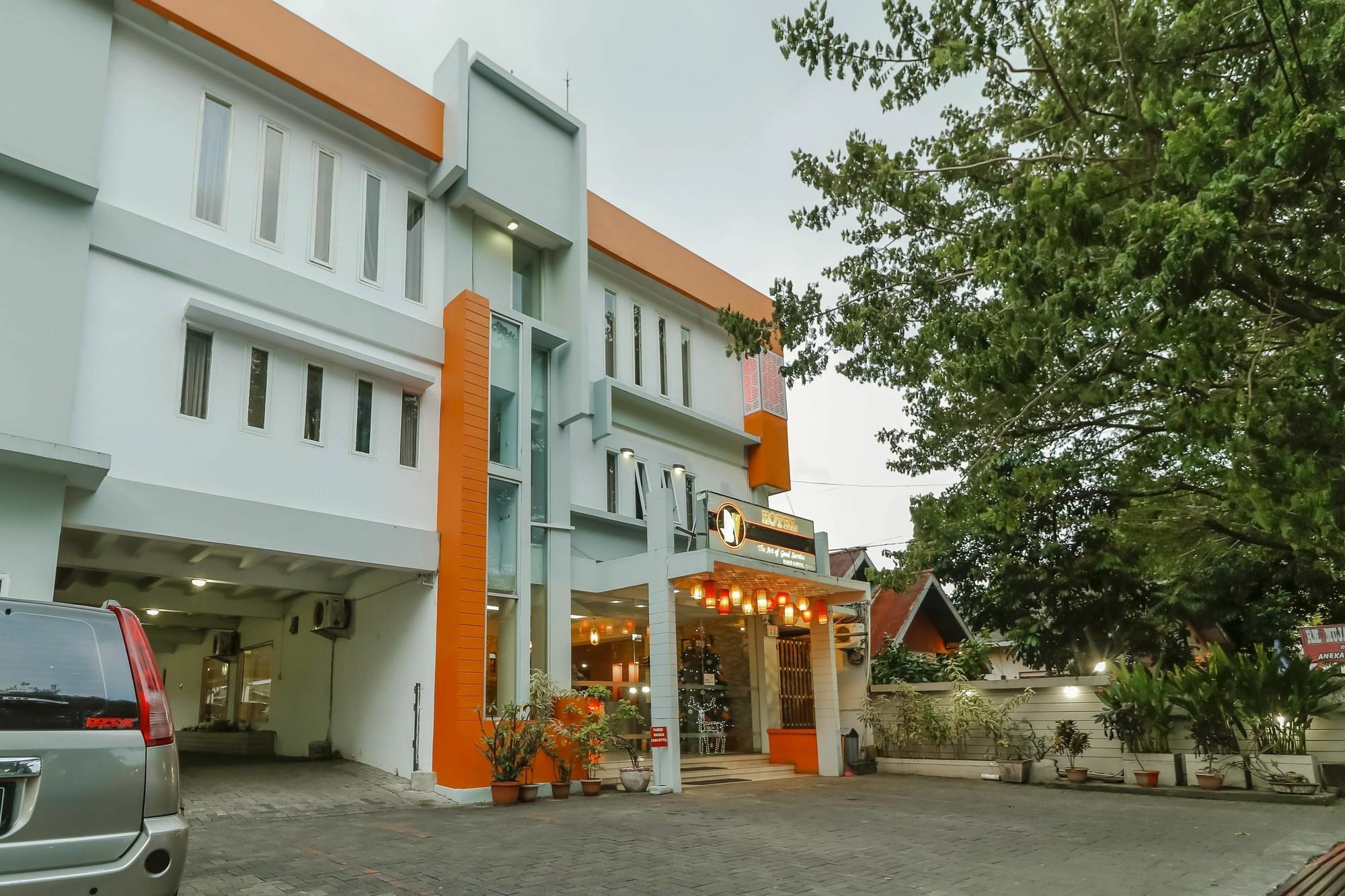 Hotel Reddoorz Near Manado Town Square Exterior foto